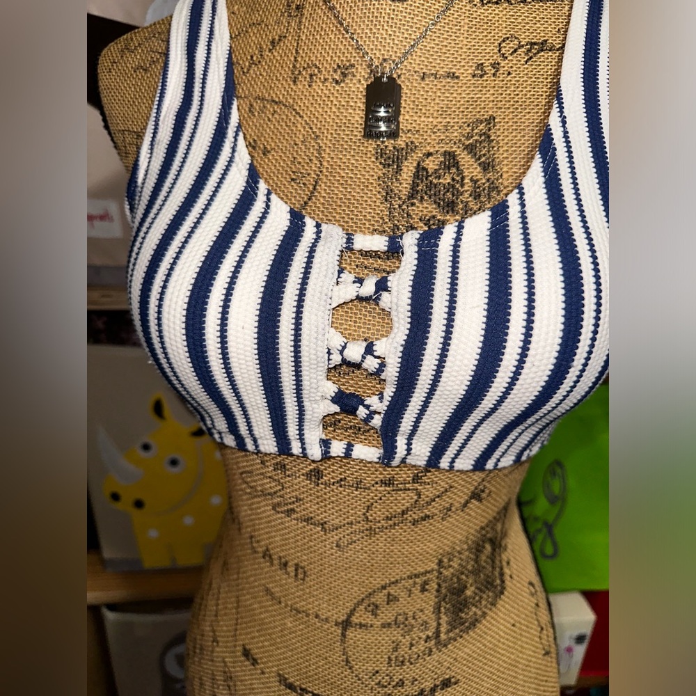 💙👙Gently worn swim top